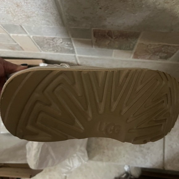 Ugg Classic II Shimmer Metallic Bootie - Picture 6 of 6